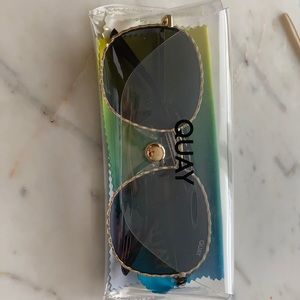 Quay sunglasses. New.